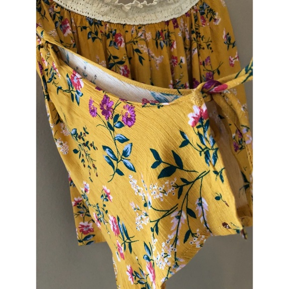 Off the shoulder crochet floral top - Picture 6 of 7